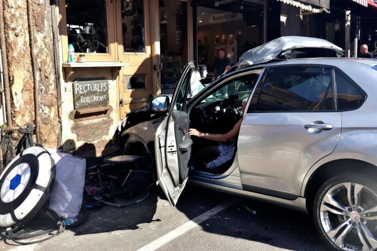 Juvisy-sur-Orge : conducteur de 95 ans fait un malaise, sa voiture percute un restaurant