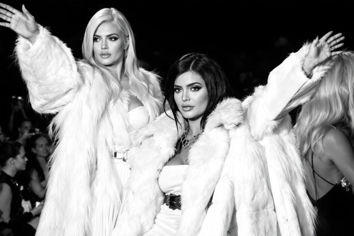 Kylie Jenner éblouit à la Paris Fashion Week avec un look spectaculaire et tendance